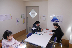 共有スペースの清掃を行っているところです